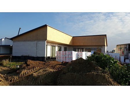 Nový rodinný dům s foukanou izolací na stropech v Šakvicích